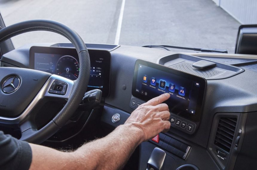 Conectivitate maximă cu Mercedes-Benz Truck App Portal