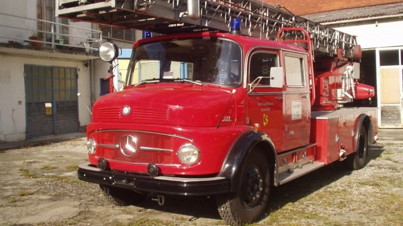 Camion de pompieri Mercedes de 57 de ani Ucraina
